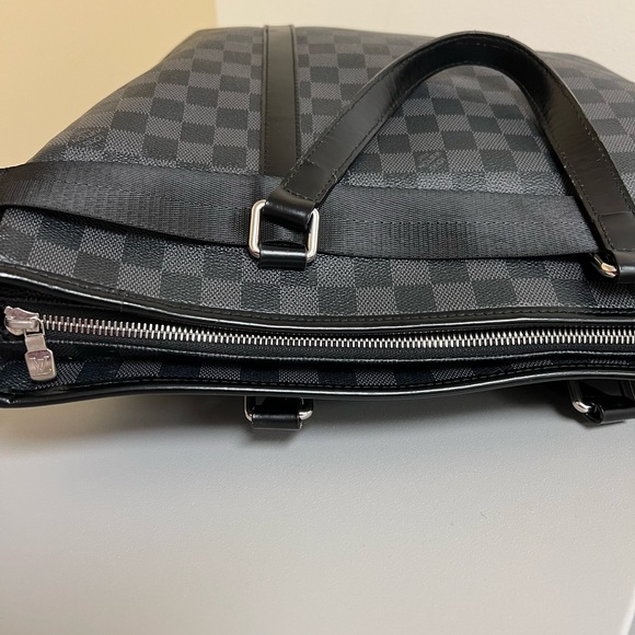 Louis Vuitton Damier Graphite Tadao Tote *Authenticated* - Picture 5 of 14